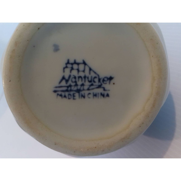 Nantucket Teapot with cream w/blue square handles, flower - Picture 3 of 3